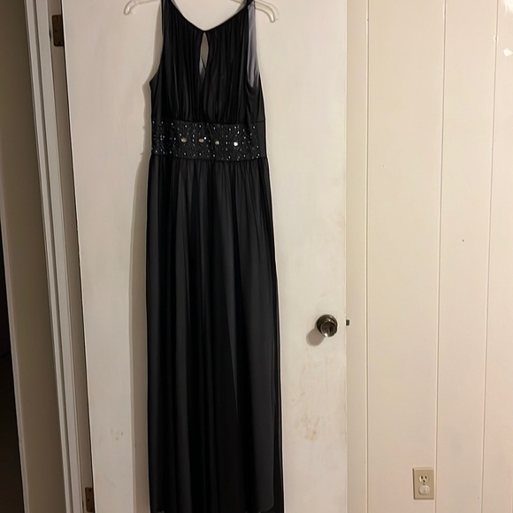 size 8 - Picture 1 of 2